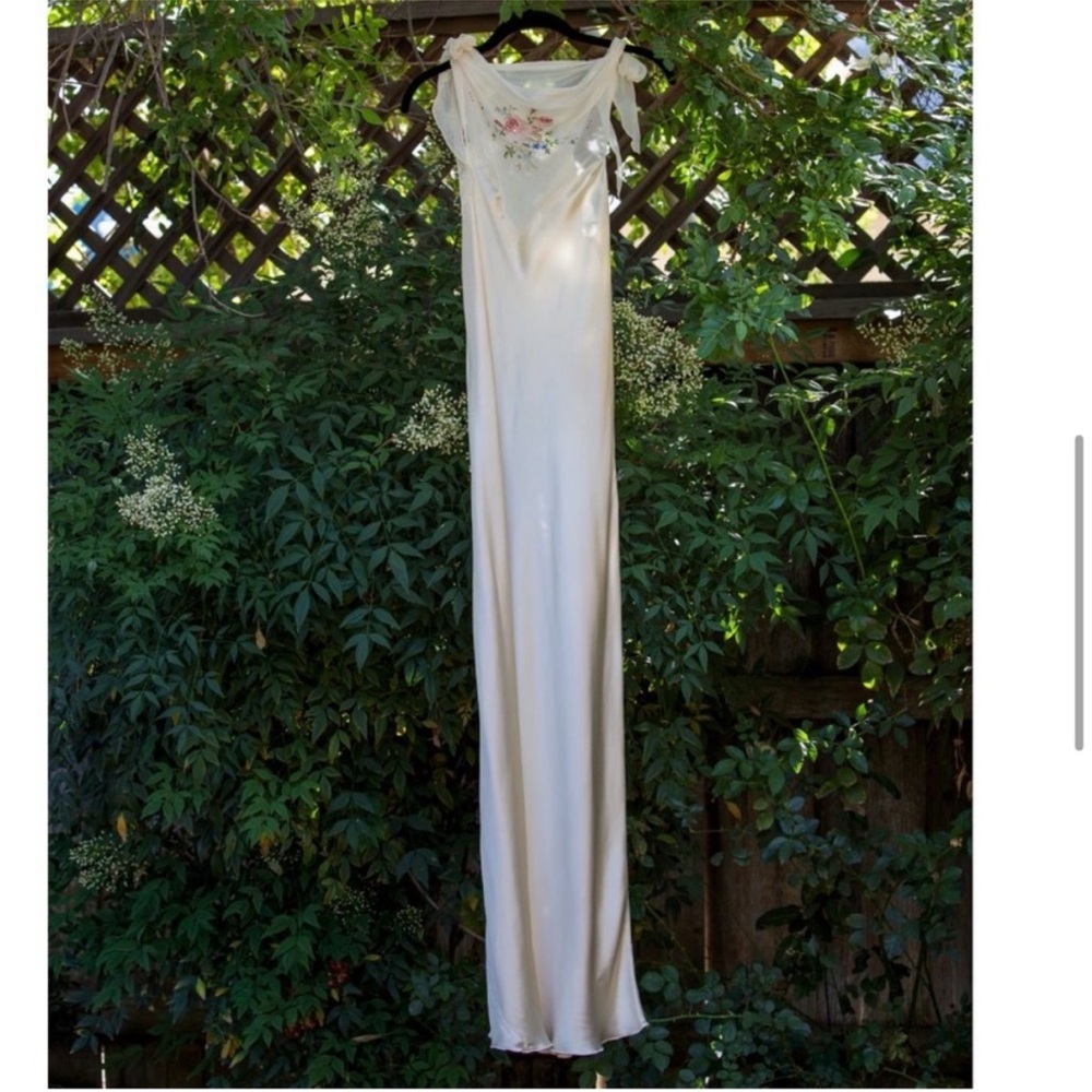 Vintage Elegant Cream Floral Embroidered Nightgown 100% silk - Picture 6 of 8